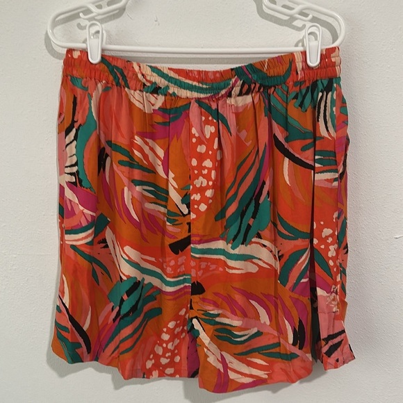 High Waisted Tropical Print Shorts - Picture 4 of 4
